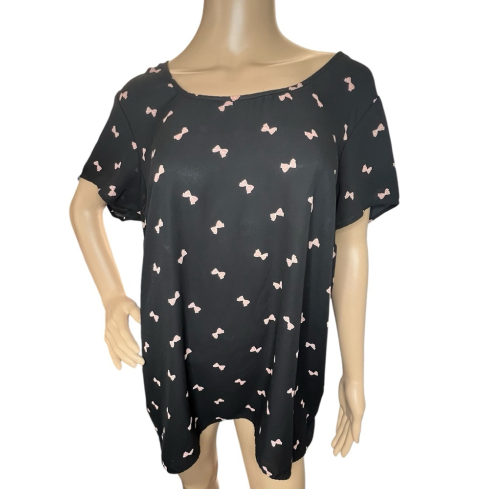 Torrid Loose Fit Lightweight Black Short Sleeve Blouse With Bow Pattern